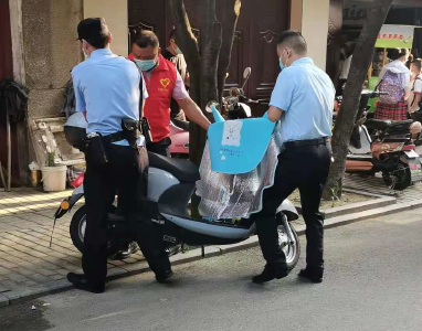  孝南区车站街道：志愿“红马甲” 暖心开学季