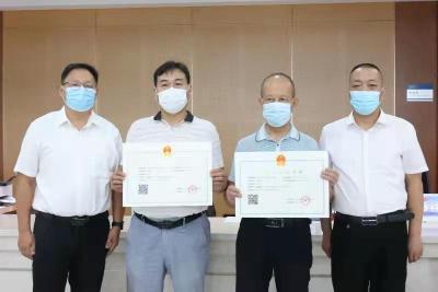 多证合一证  孝南区颁发首张《行业综合许可证》   