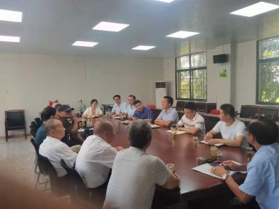 杨店镇召开老干部座谈会