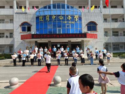 尊师重教 心系教育——陡岗镇走访慰问一线教师