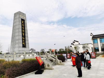 新华街社区卫生服务中心党支部参观王新亭将军纪念馆