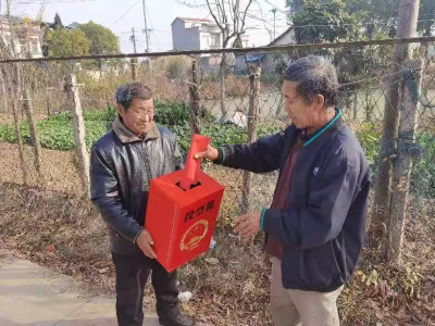 乡村振兴工作队助力村'两委