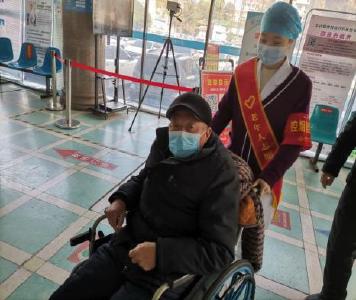 市一医院积极落实老年人友善服务解决就医难