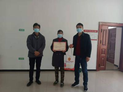 喜讯！陡岗镇脱贫户张来子家庭被评为“绿色环保最美家庭”！