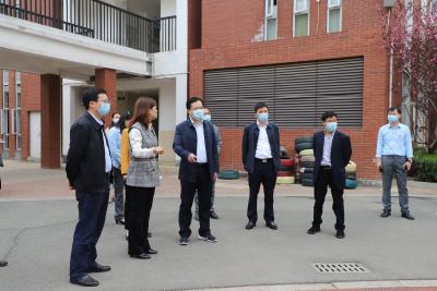 区领导调研学校疫情防控和教育教学工作