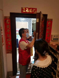 下沉党员积极协助社区做好疫情防控工作