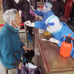 筑牢疫情防控防线 三汊镇开展扩面核酸筛查