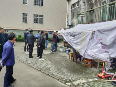 拆除违建棚 居民齐点赞