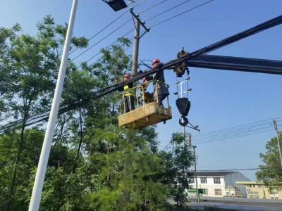 理清“空中蜘蛛网”还居民一个干净的天空
