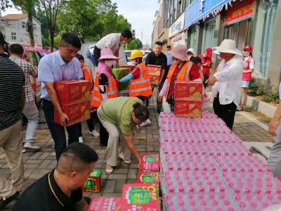 孝南：爱心企业为“城市美容师”送清凉