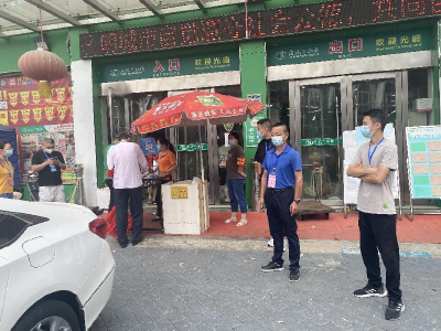 亮身份 明责任 下沉干部“护航”超市保供应