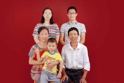 汤俭民获2022年“荆楚最美家庭”称号