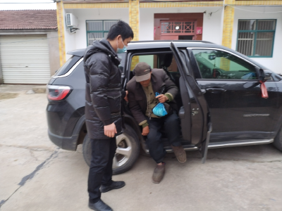 爱心接力——护送走失老人安全回家