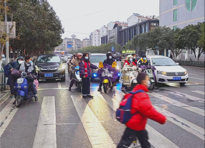 值好护学岗 共促安全行