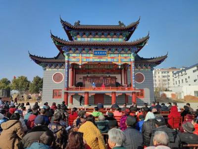 孝南：陡岗戏楼展新颜，好戏连台又逢春