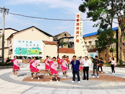 民族团结一家亲 携手共舞“幸福曲”