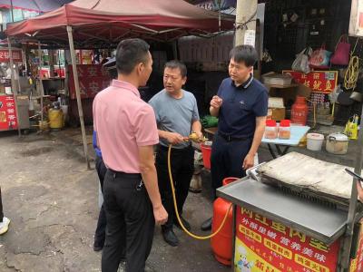 孝南多部门联合排查整治餐饮烧烤用气安全