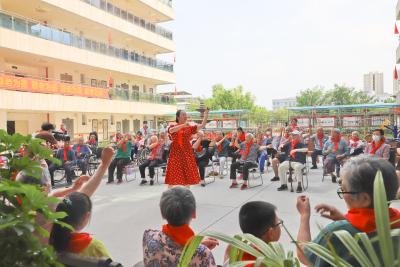 当儿童团“开”进养老院，护理院突然“红”了