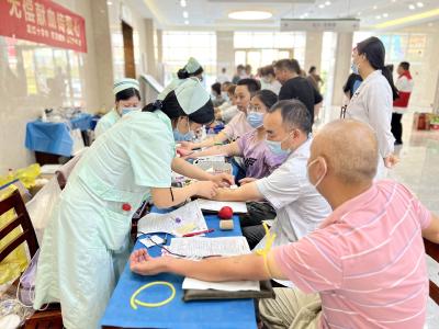 汇聚青春正能量 无偿献血传爱心