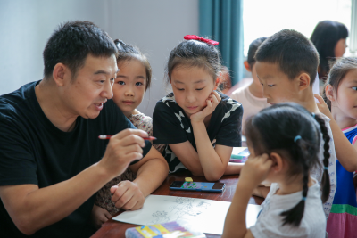 点亮孩子们心中的艺术之梦