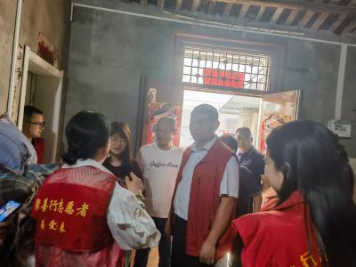 情满大爱，捐之助学