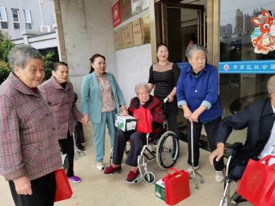 “双节”慰问暖人心