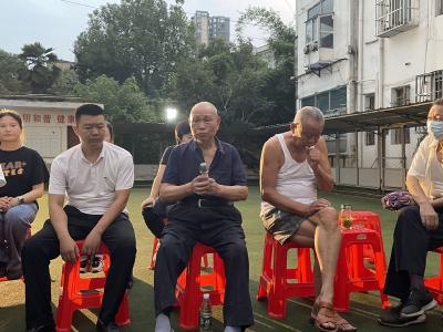 “星空夜话”进小区      架起居民“连心桥”