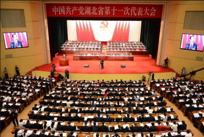 咸安区召开区委常委会议，传达学习省第十一次党代会精神