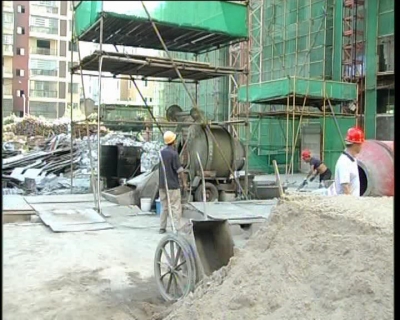 区住建局加强高温下建筑工地安全监管