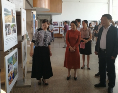 巾帼心向党·喜迎十九大——咸安摄影作品展开幕