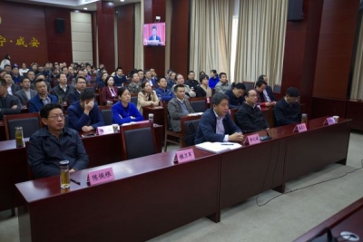 咸安干群观看十九大开幕盛况