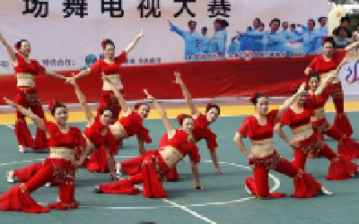 咸安备战广场舞电视大赛 200名中老年人逐梦舞蹈
