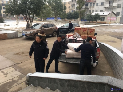 风雪无阻送温暖  浓浓关怀显真情