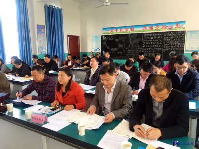 凝聚集体智慧    打造高效课堂