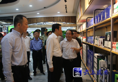 市委副书记、市长王远鹤检查国庆节前食品安全