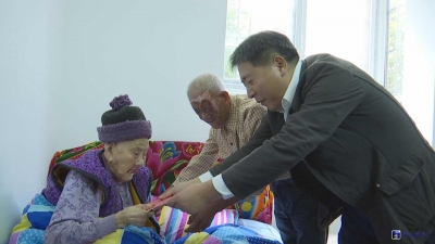 重阳节  李文波看望慰问百岁老人