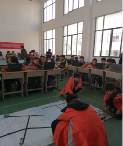 咸安区实验学校举办第一届机器人挑战杯比赛