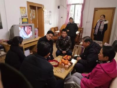 市区领导深入基层送温暖