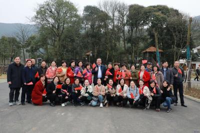 健步户外 拥抱自然——区教育局开展活动庆祝第109个国际妇女节