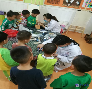 官埠桥镇为幼儿园儿童免费健康体检