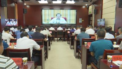 咸安组织收听收看全省上半年经济运行调度电视电话会议