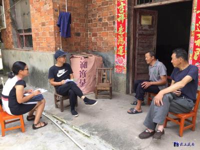 汀泗桥镇:走村入户“遍访”贫困户