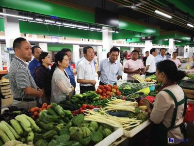 王远鹤：加快农贸市场改造提档升级 更好满足群众生活需要  