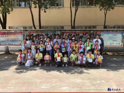 警民连心 武警咸宁支队开展关爱留守儿童活动