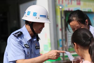 咸安公安掀起维护民警执法权威宣传高潮