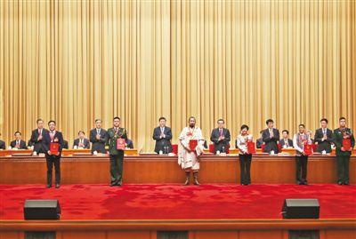 习近平在全国民族团结进步表彰大会上发表重要讲话强调 坚持共同团结奋斗共同繁荣发展 各民族共建美好家园共创美好未来