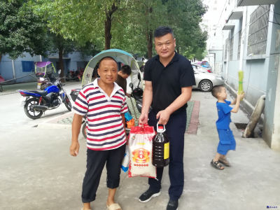 咸安经发集团开展“浓情中秋•精准扶贫暖人心”慰问活动