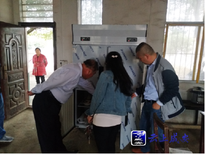区教育局：深入基层学校化解民生问题