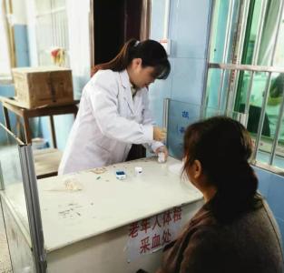 青春在医苑闪光——记咸安区大幕卫生院医生石玲