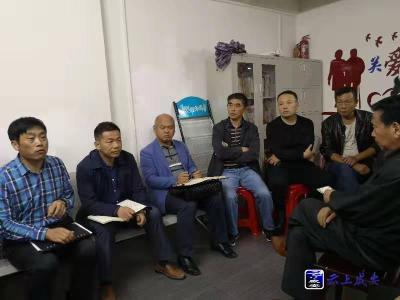 深入基层夜谈心, 宣讲政策惠民生 何宏辉深入鄂棉小区访民情、听民意